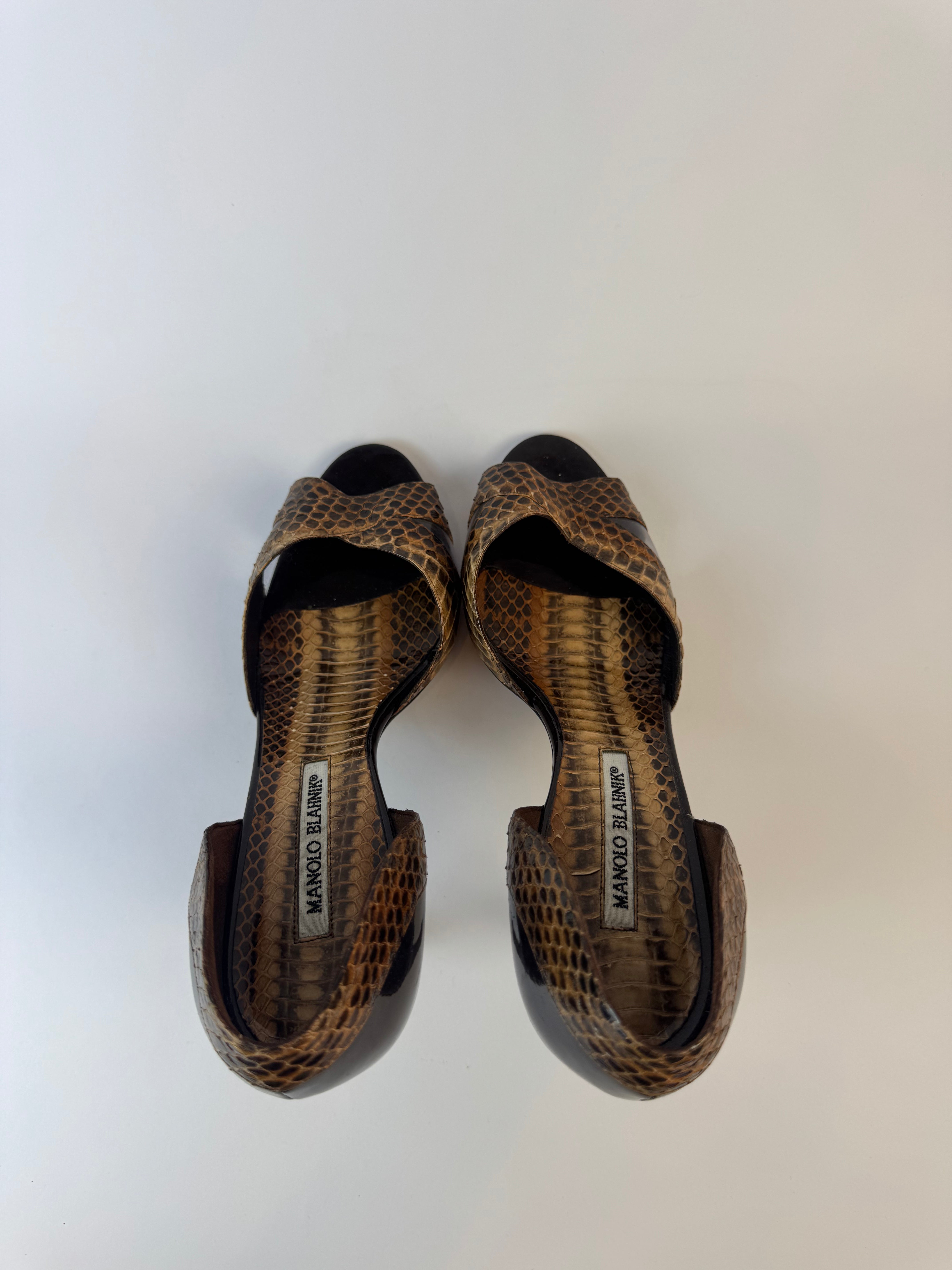 Manolo Blahnik Python Pumps 38.5