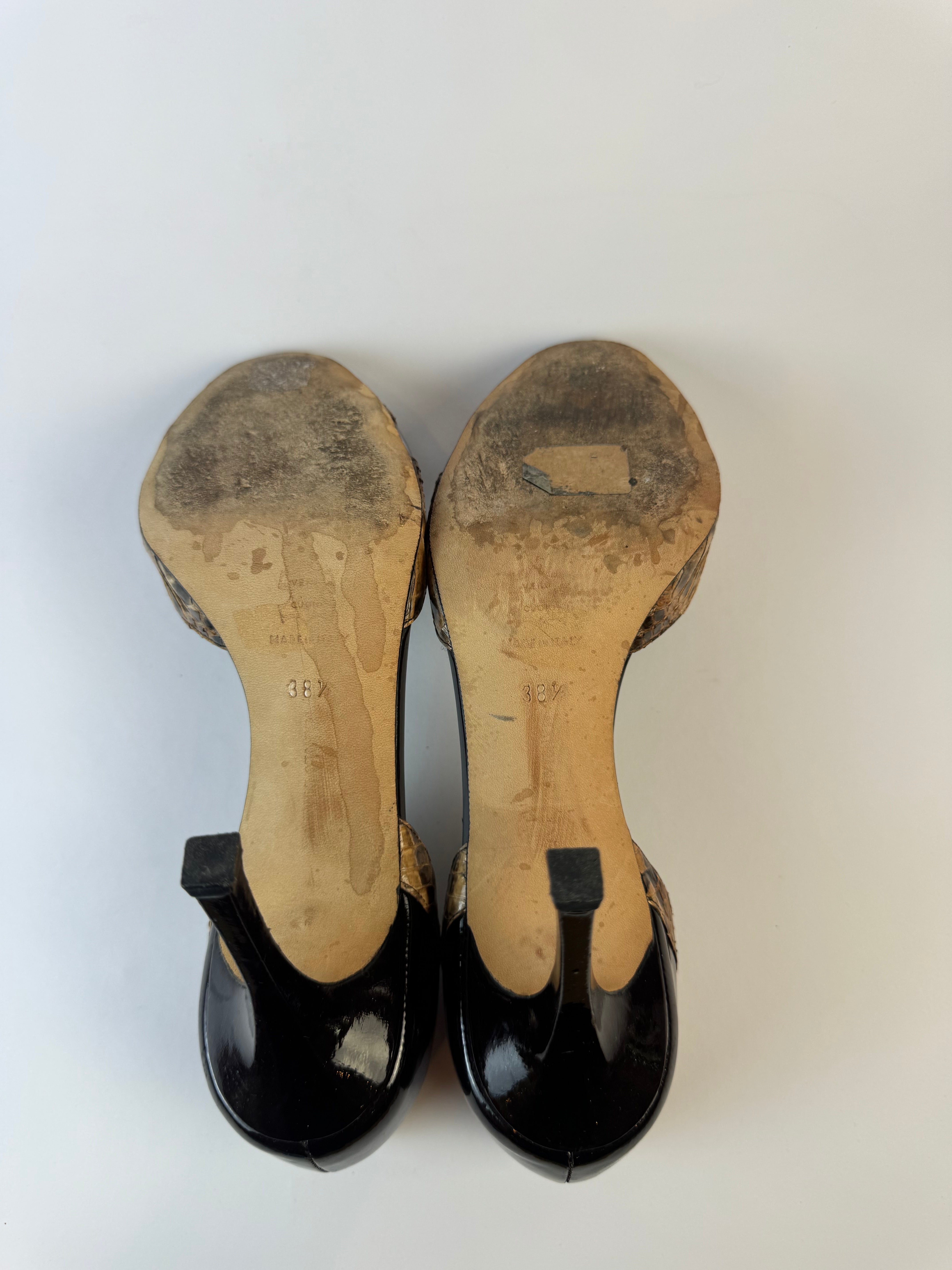 Manolo Blahnik Python Pumps 38.5