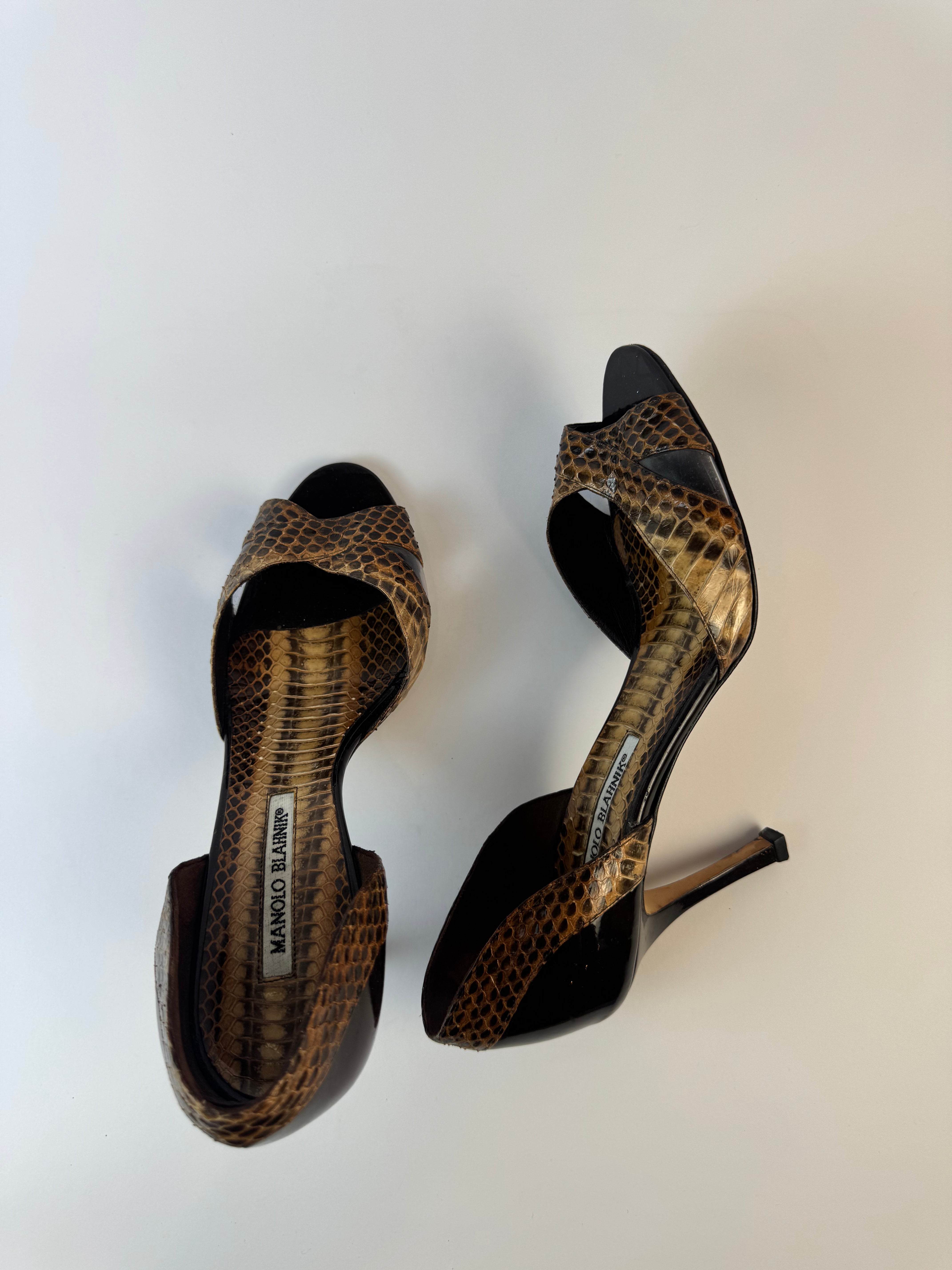 Manolo Blahnik Python Pumps 38.5