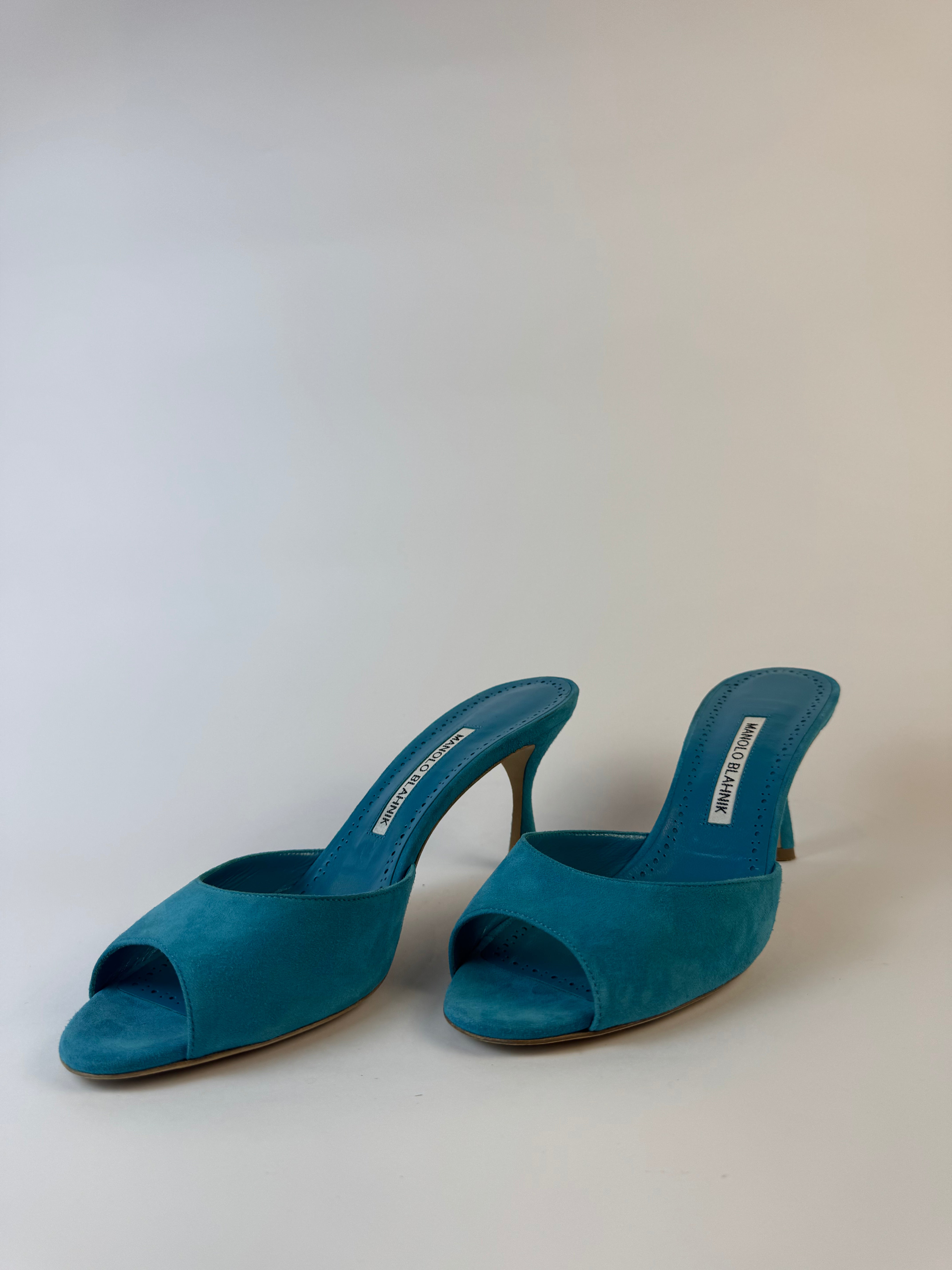 Manolo Blahnik Suede Heels 39