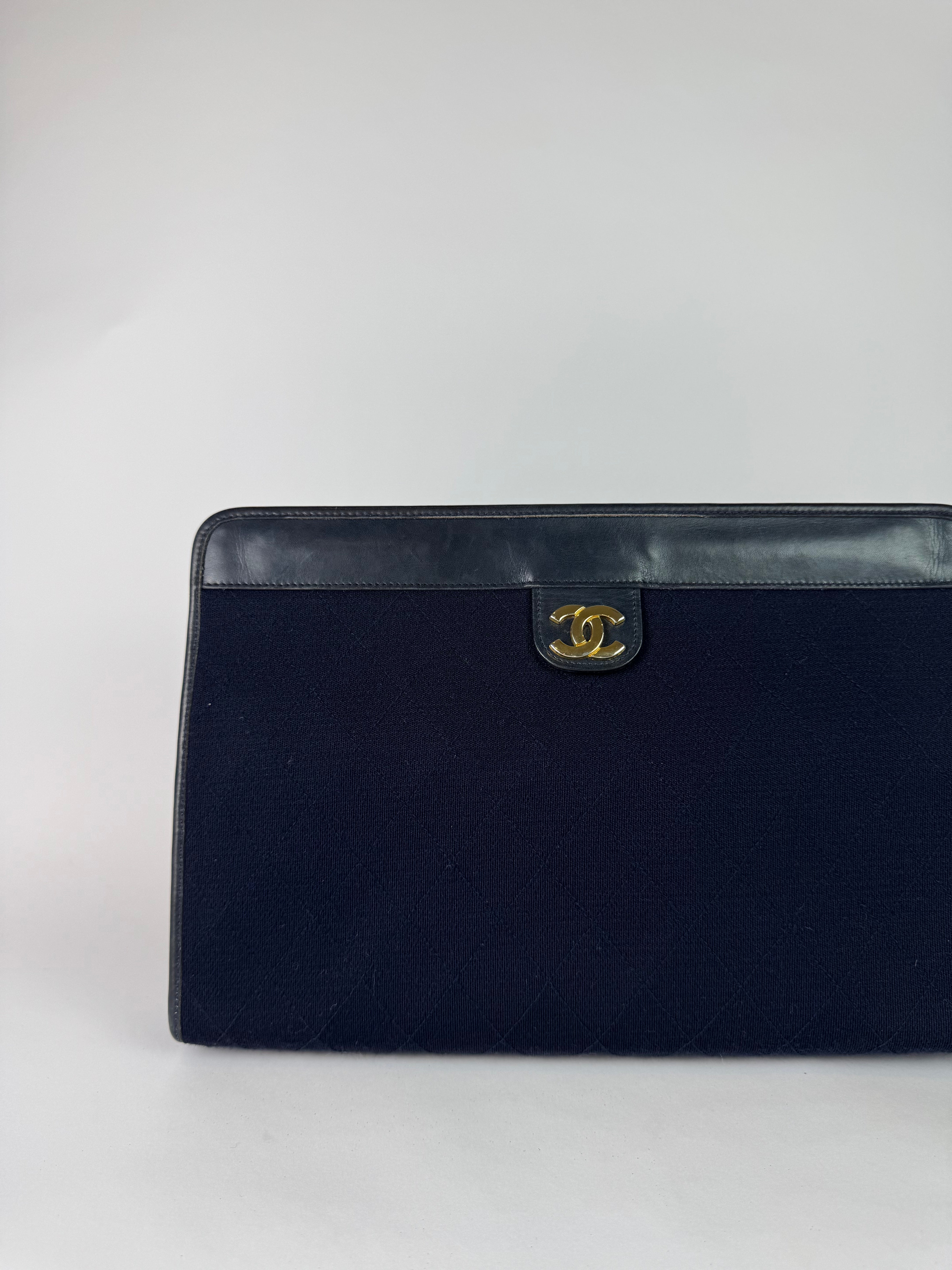 Chanel Vintage Clutch Navy Medium