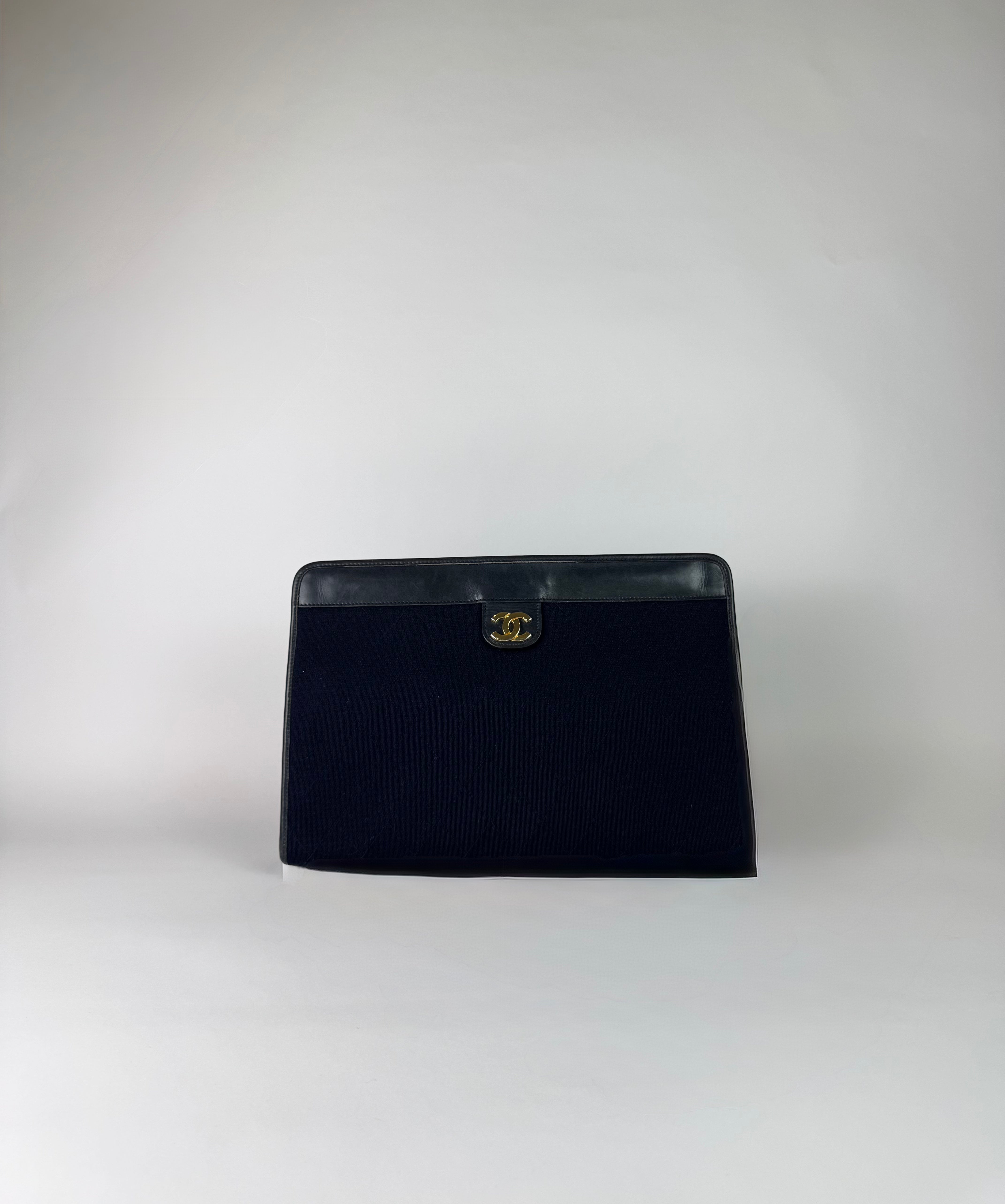 Chanel Vintage Clutch Navy Medium
