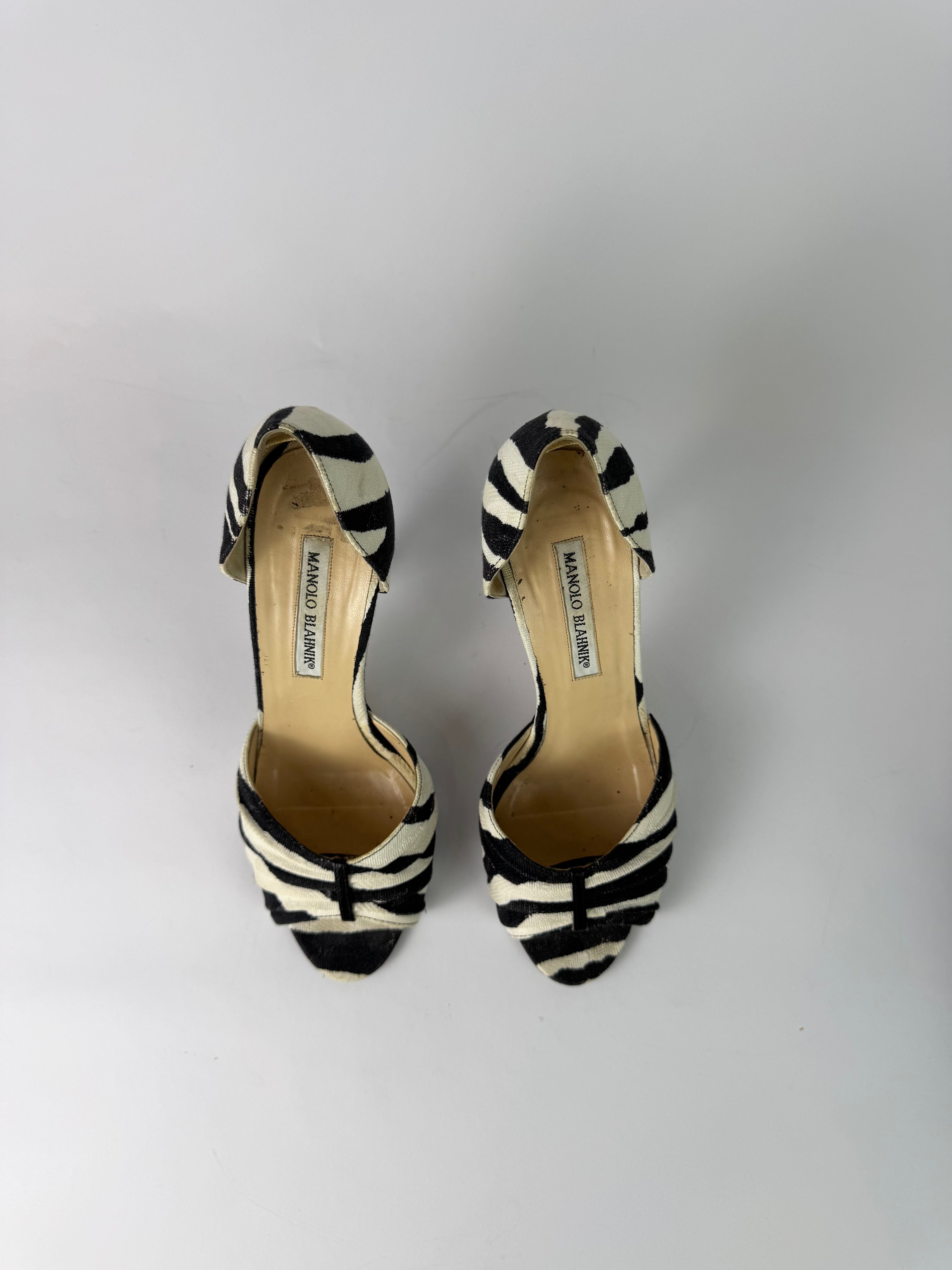 Manolo Blahnik Canvas Pumps 38