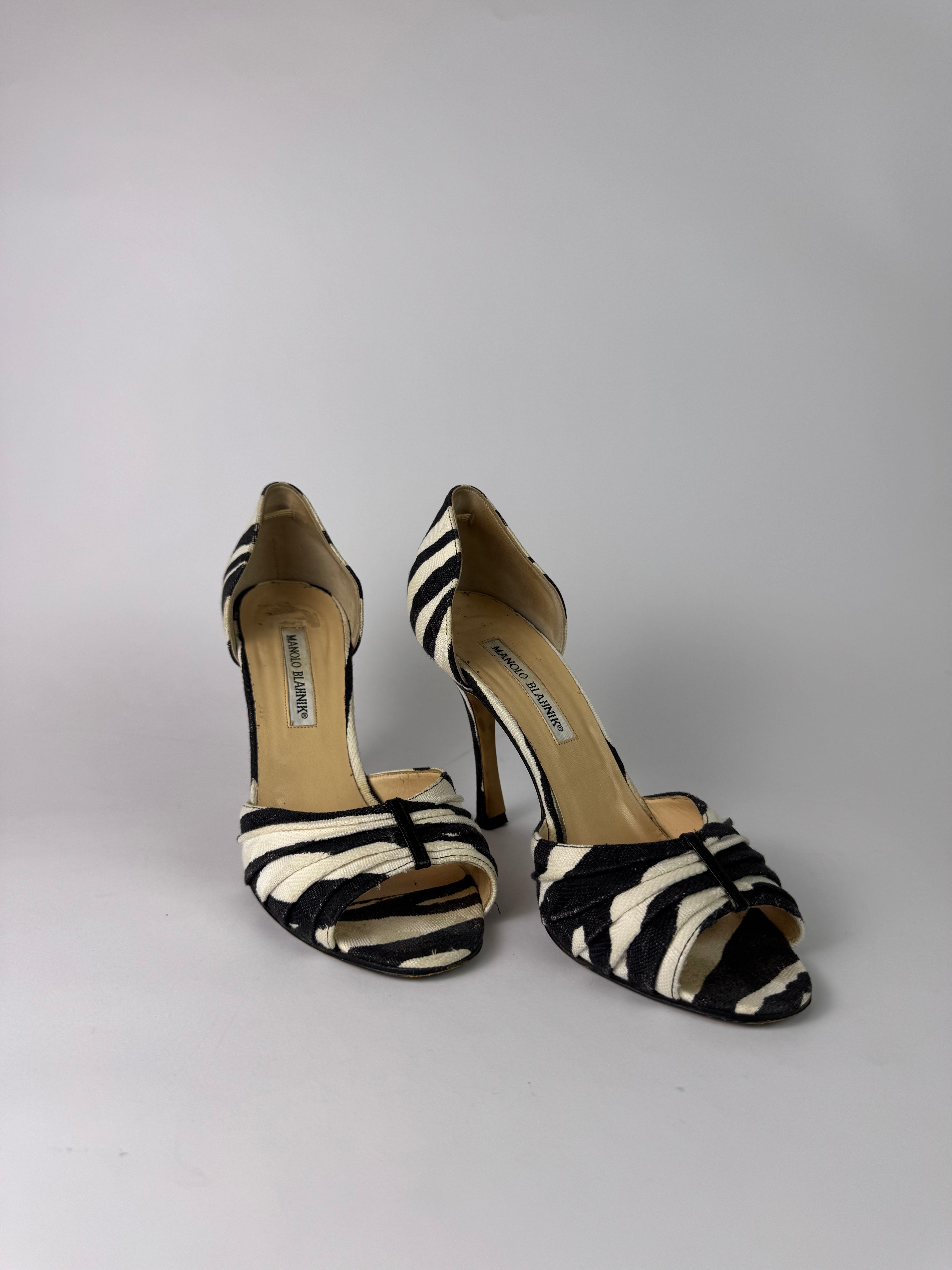 Manolo Blahnik Canvas Pumps 38