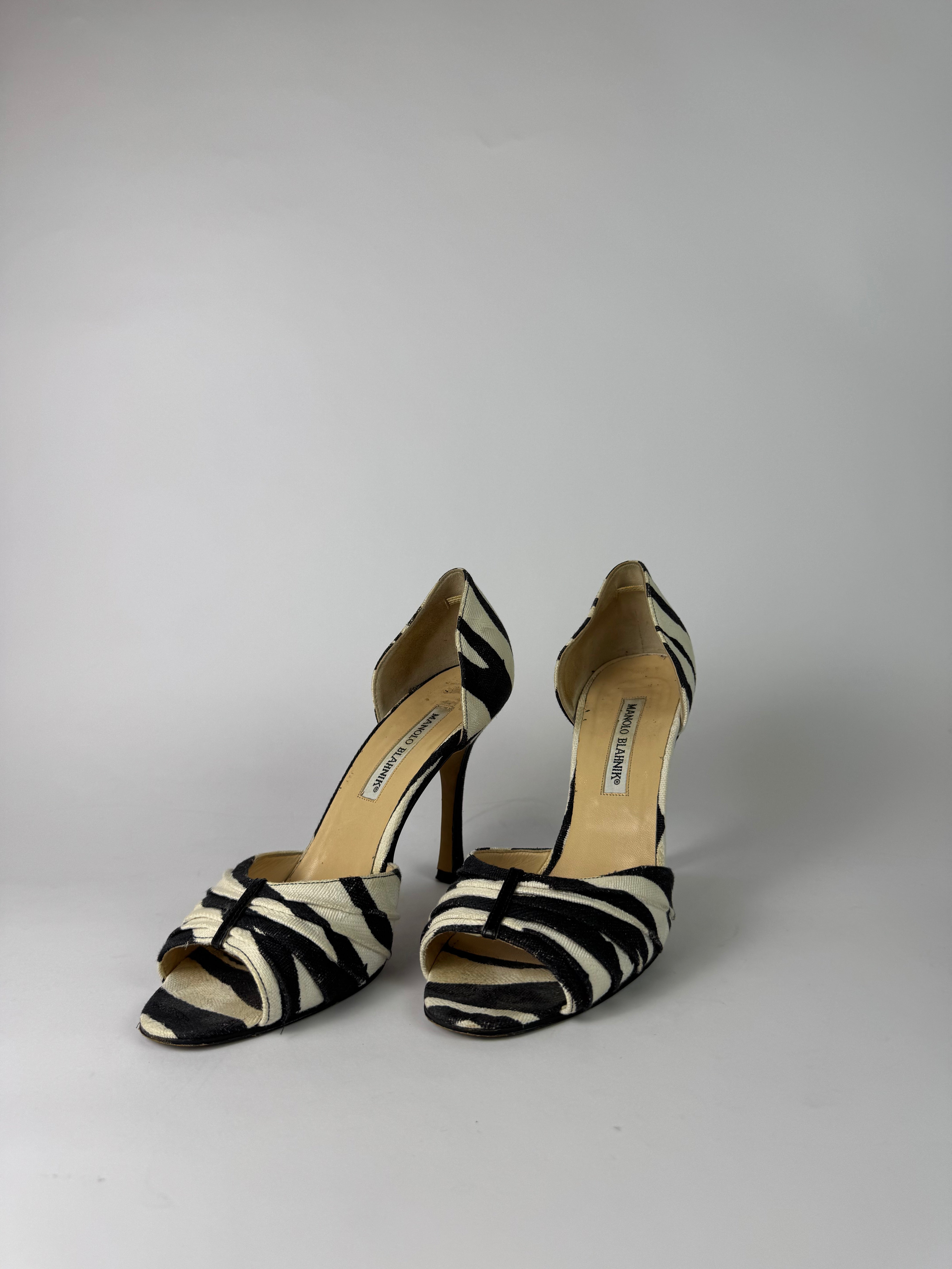 Manolo Blahnik Canvas Pumps 38