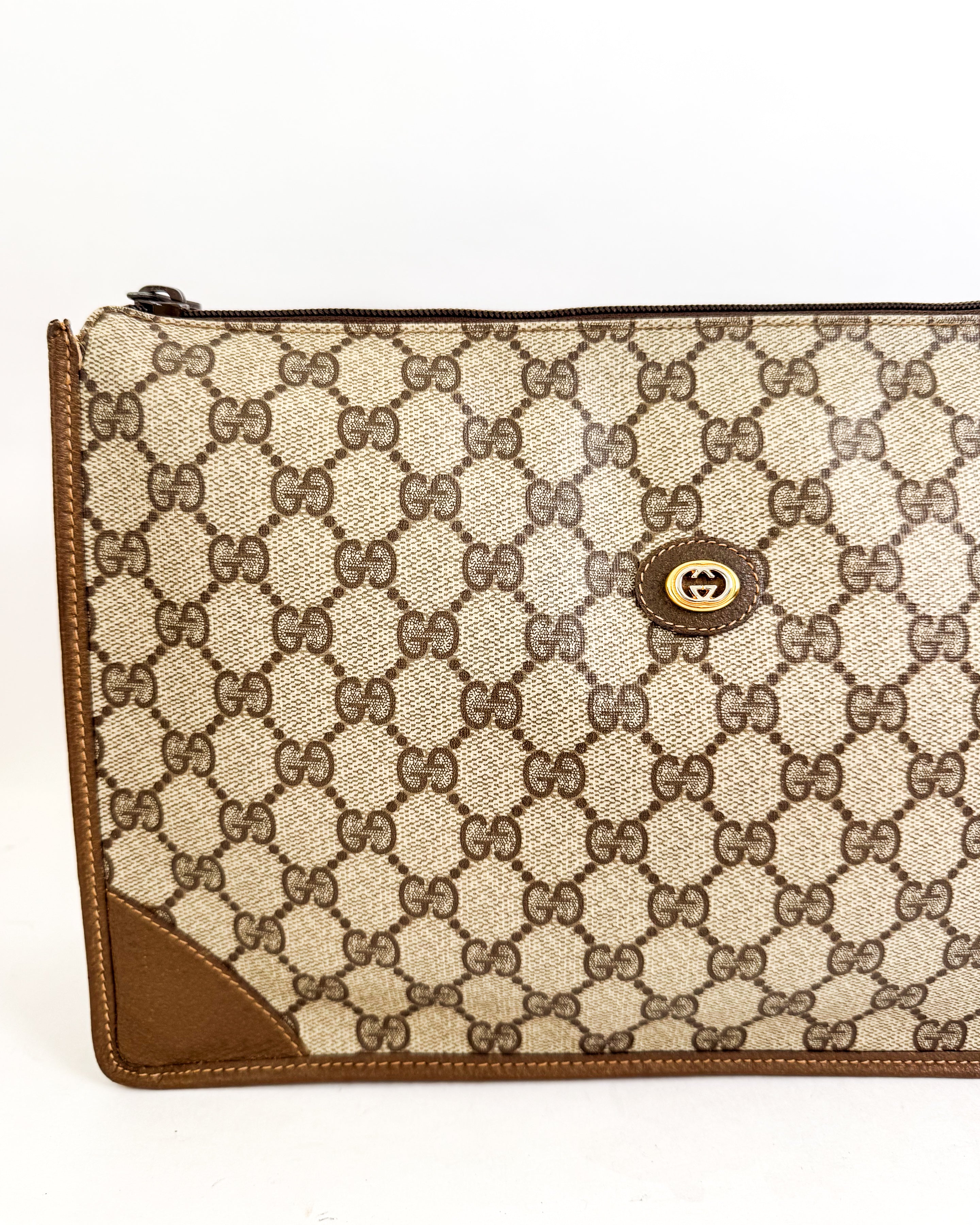 Gucci GG Supreme Canvas Clutch