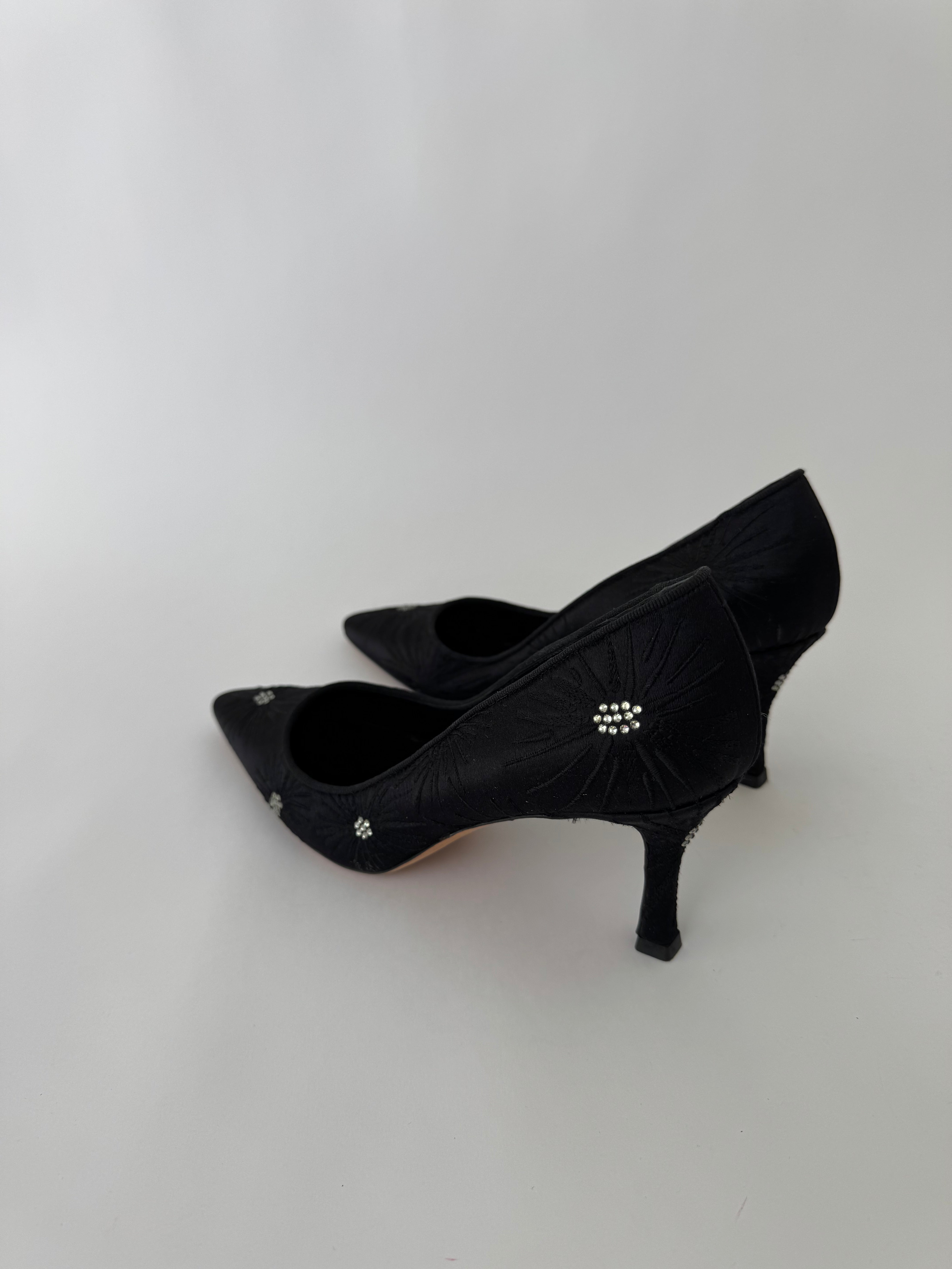 Manolo Blank Black Satin Pumps 39.5