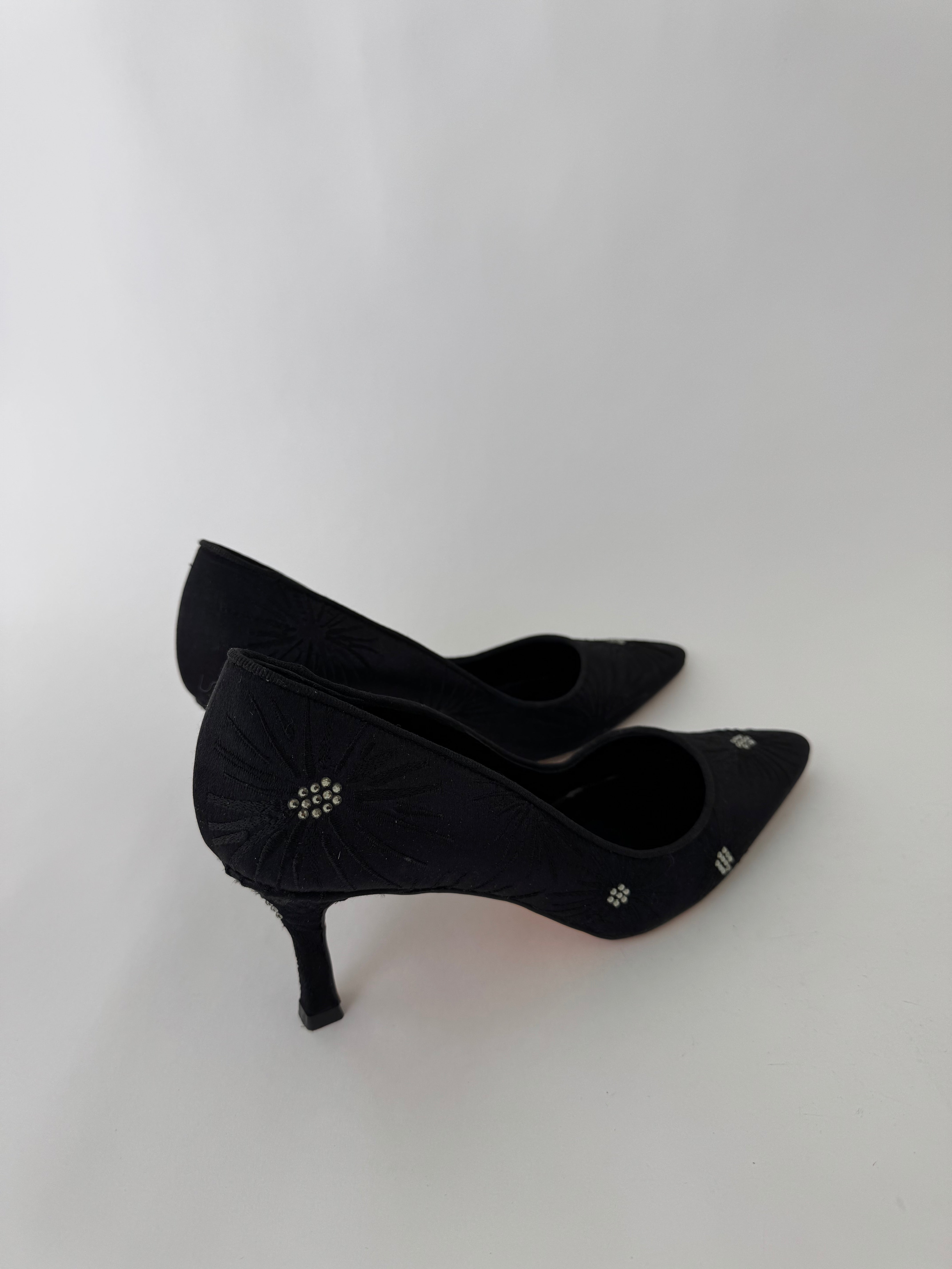 Manolo Blank Black Satin Pumps 39.5