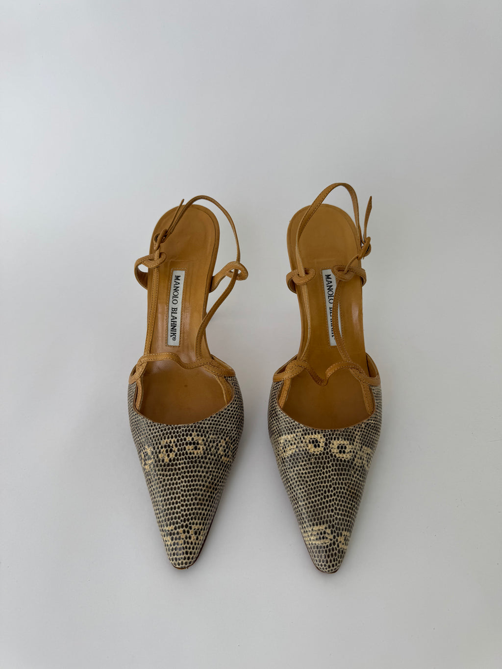 超美品 MANOLO BLAHNIK 37 パンチングレザー 超美品 MANOLO BLAHNIK 37 パンチングレザー マノロ・ブラニク