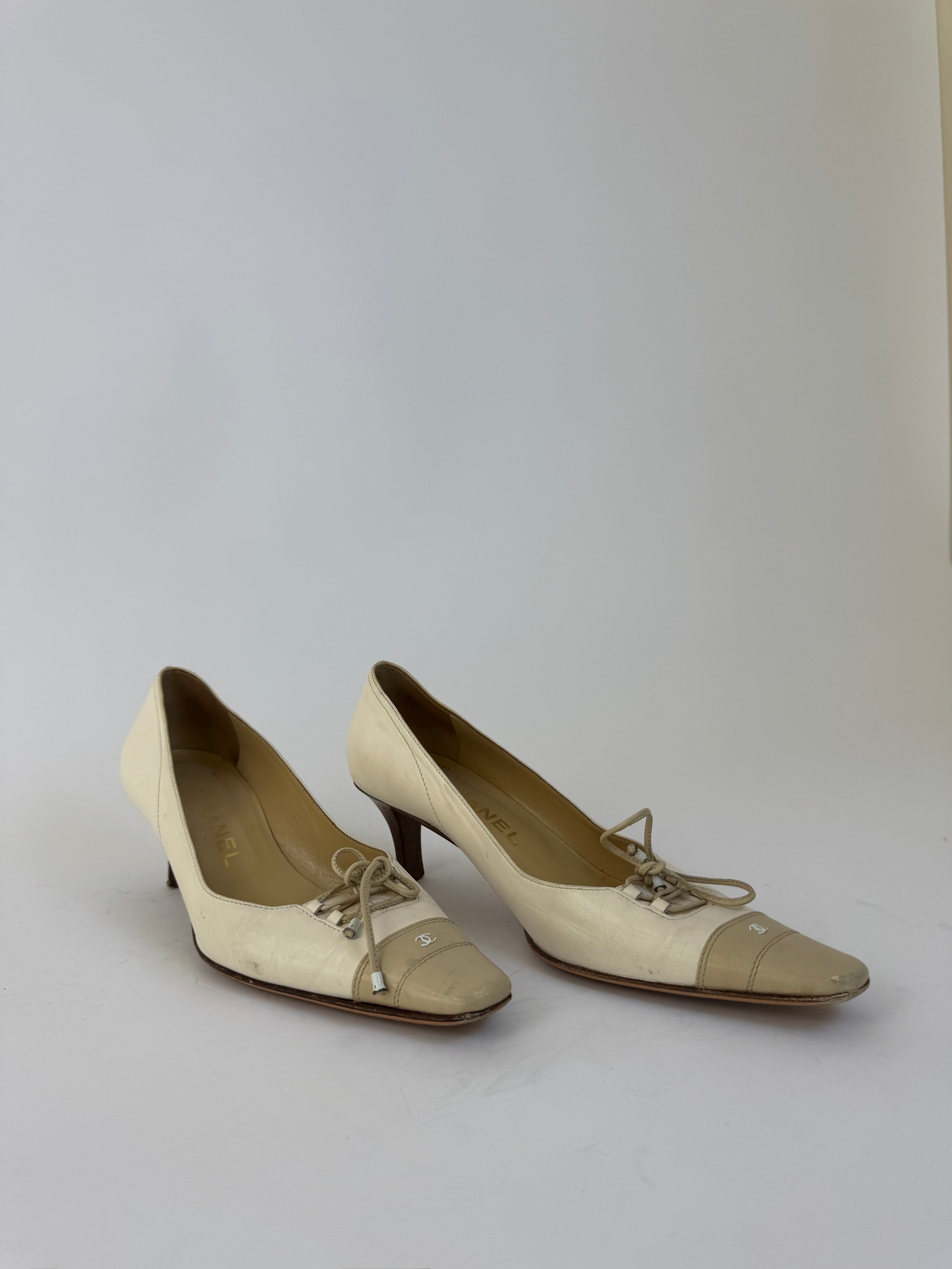 Chanel Beige Leather Bow Cap Pumps 38.5