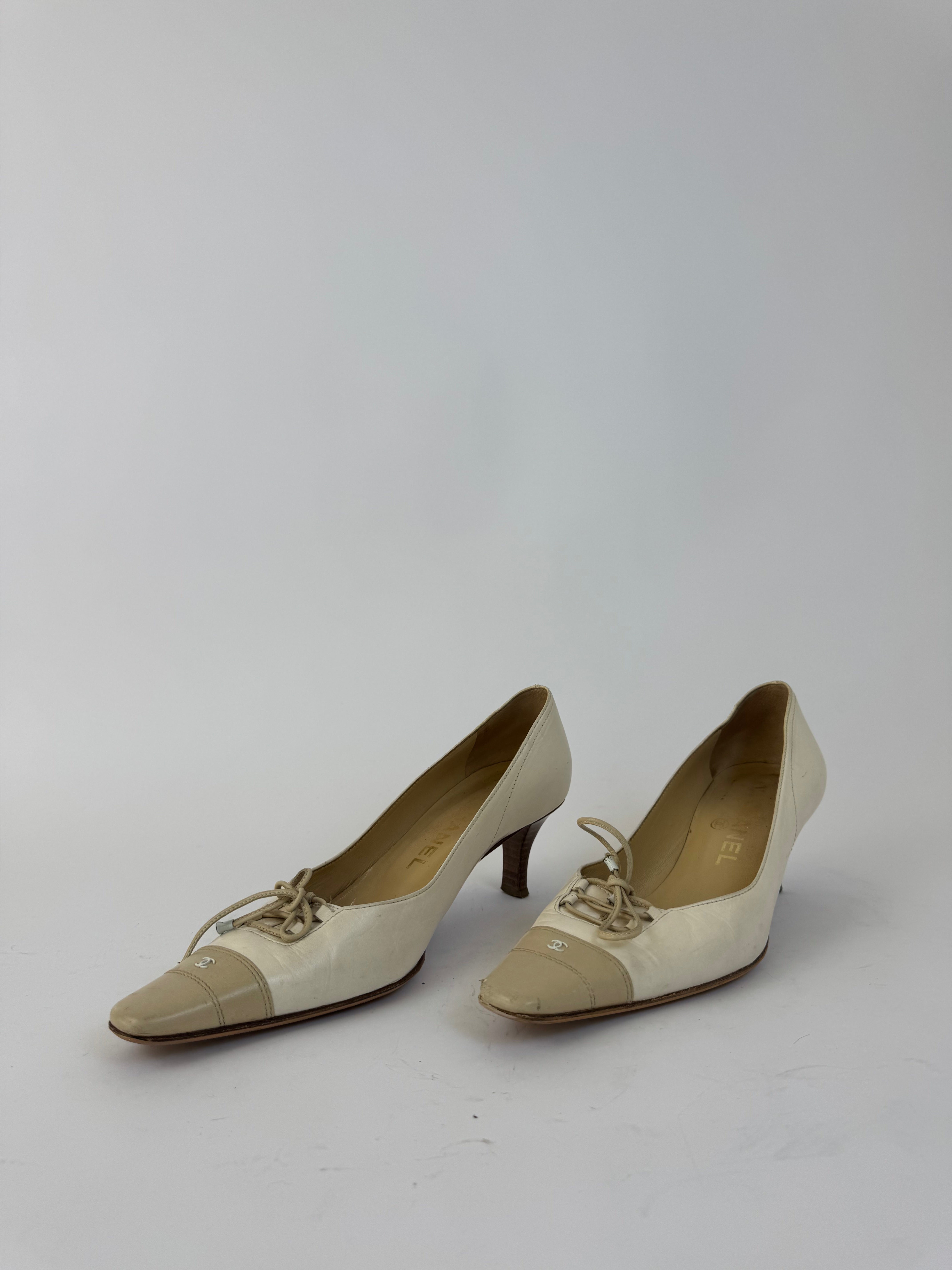 Chanel Beige Leather Bow Cap Pumps 38.5