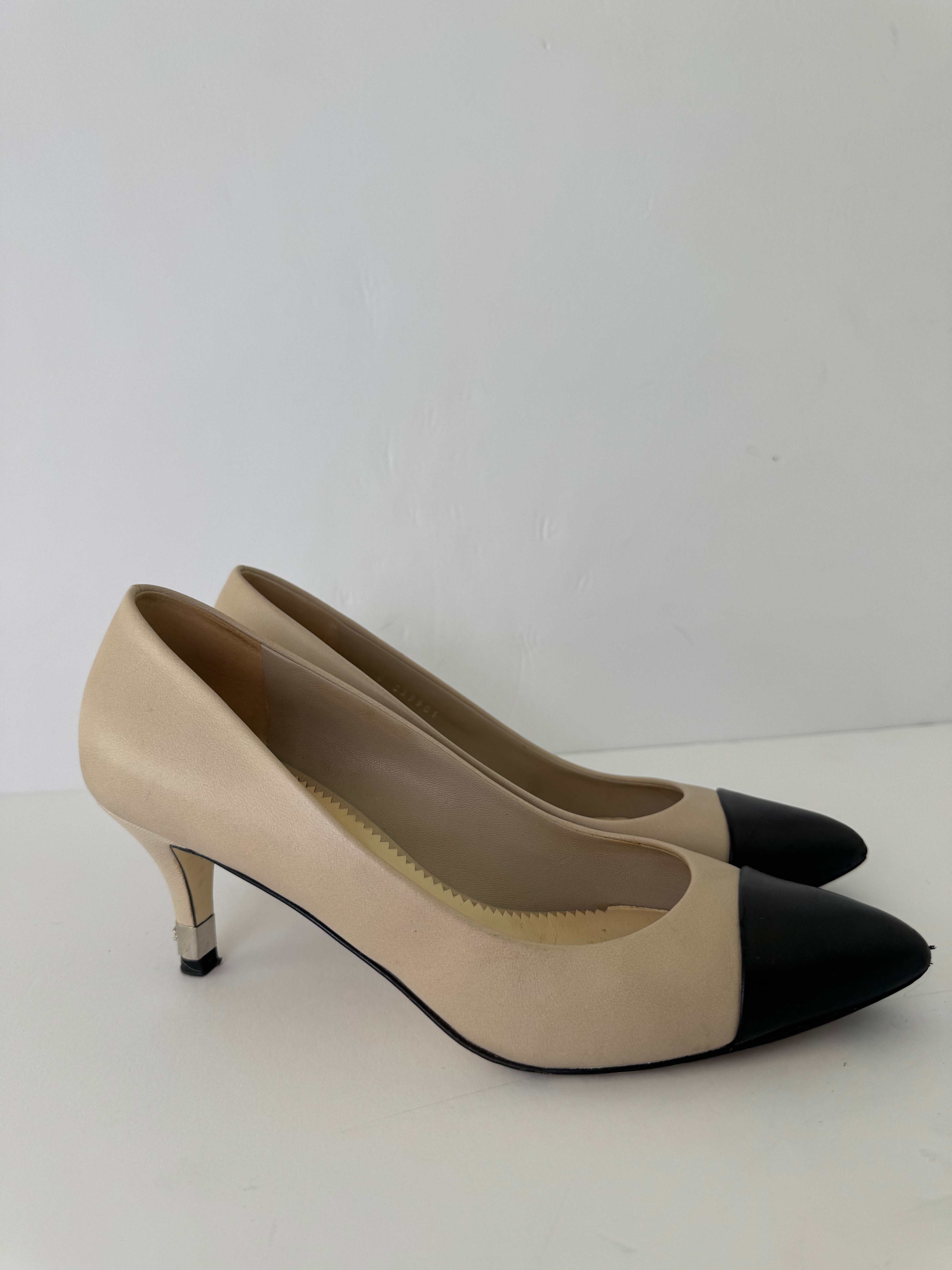 Chanel Vintage Pumps 38