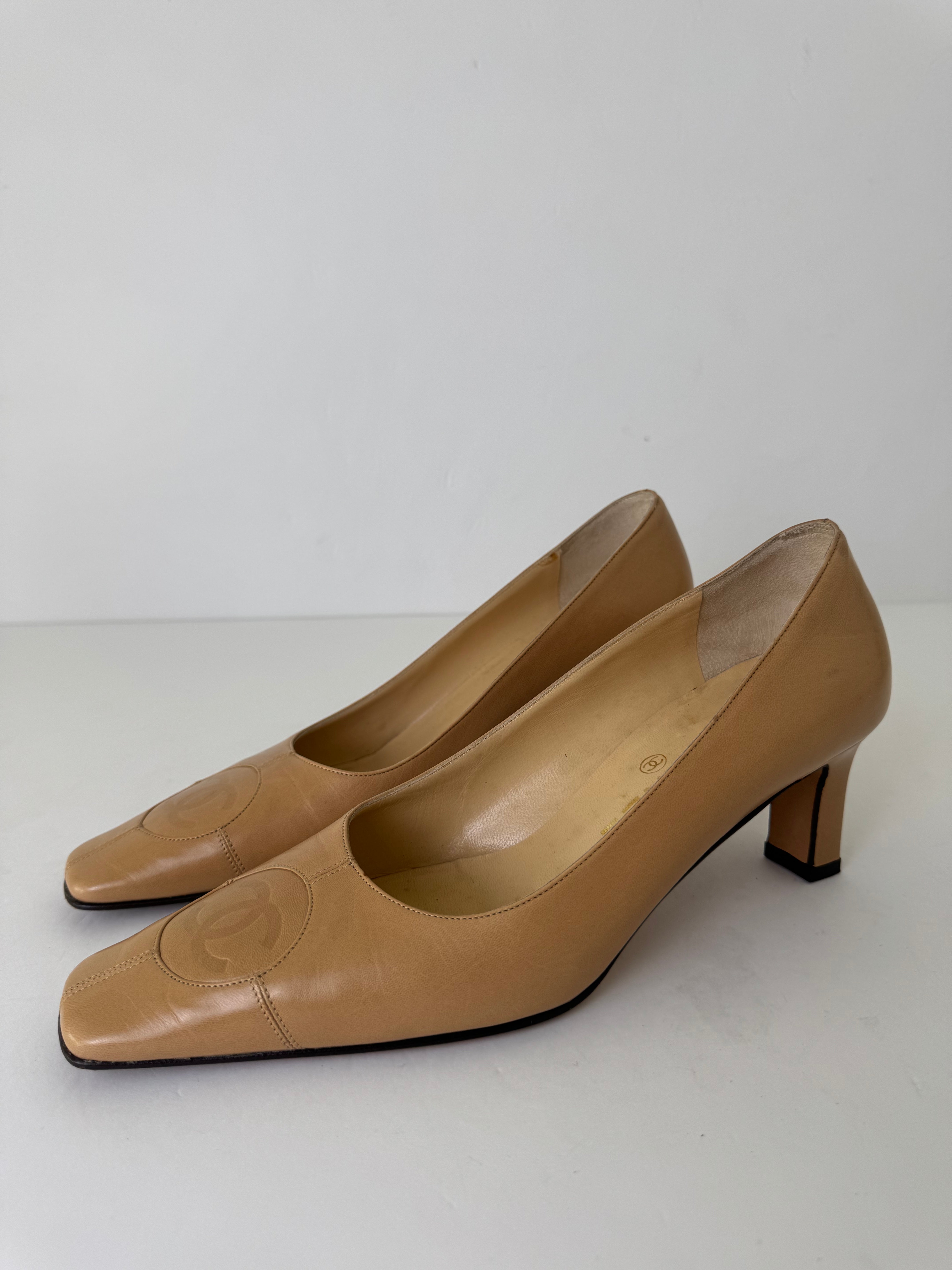 Chanel Vintage CC Pumps 37.5