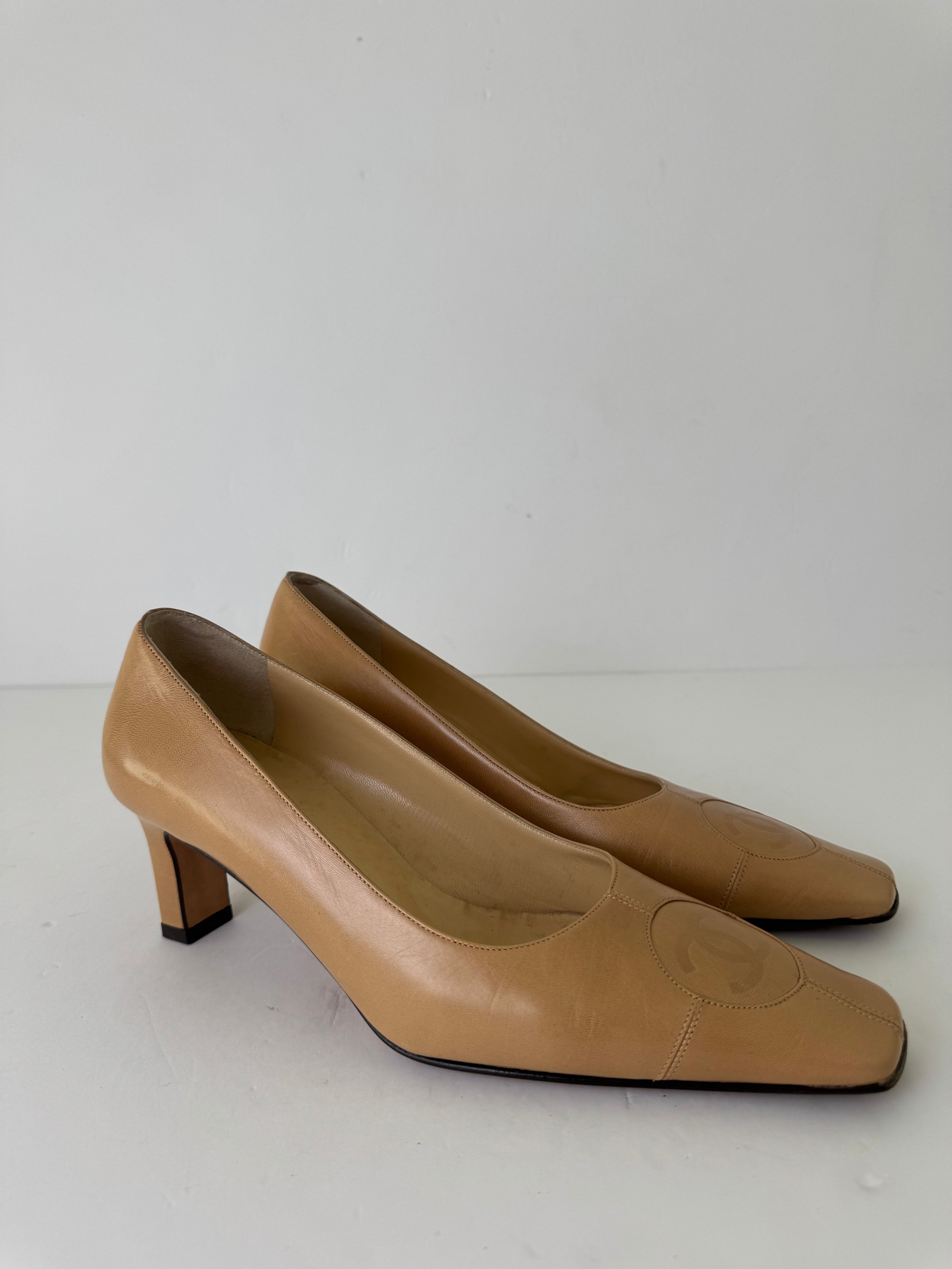 Chanel Vintage CC Pumps 37.5