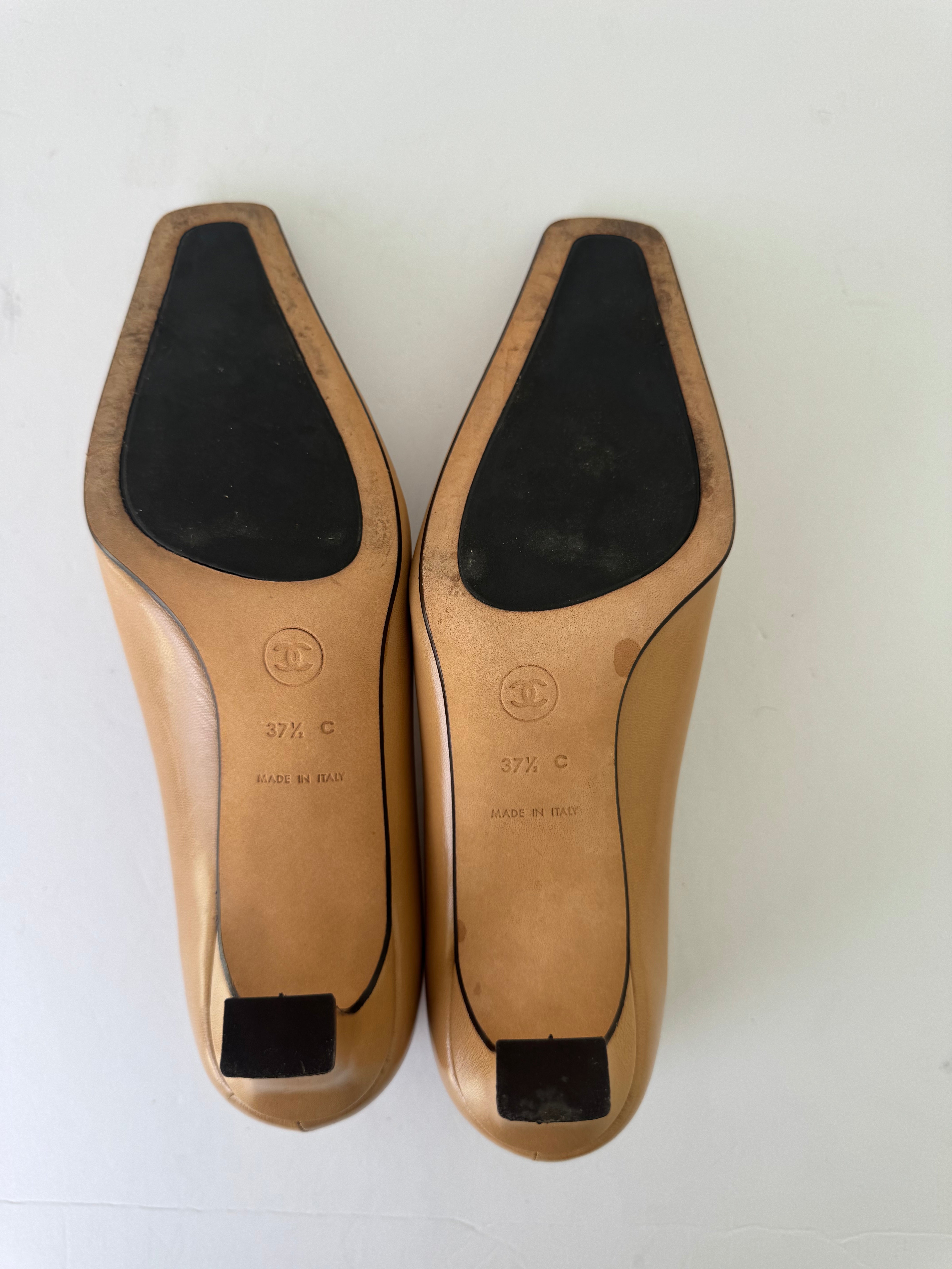 Chanel Vintage CC Pumps 37.5