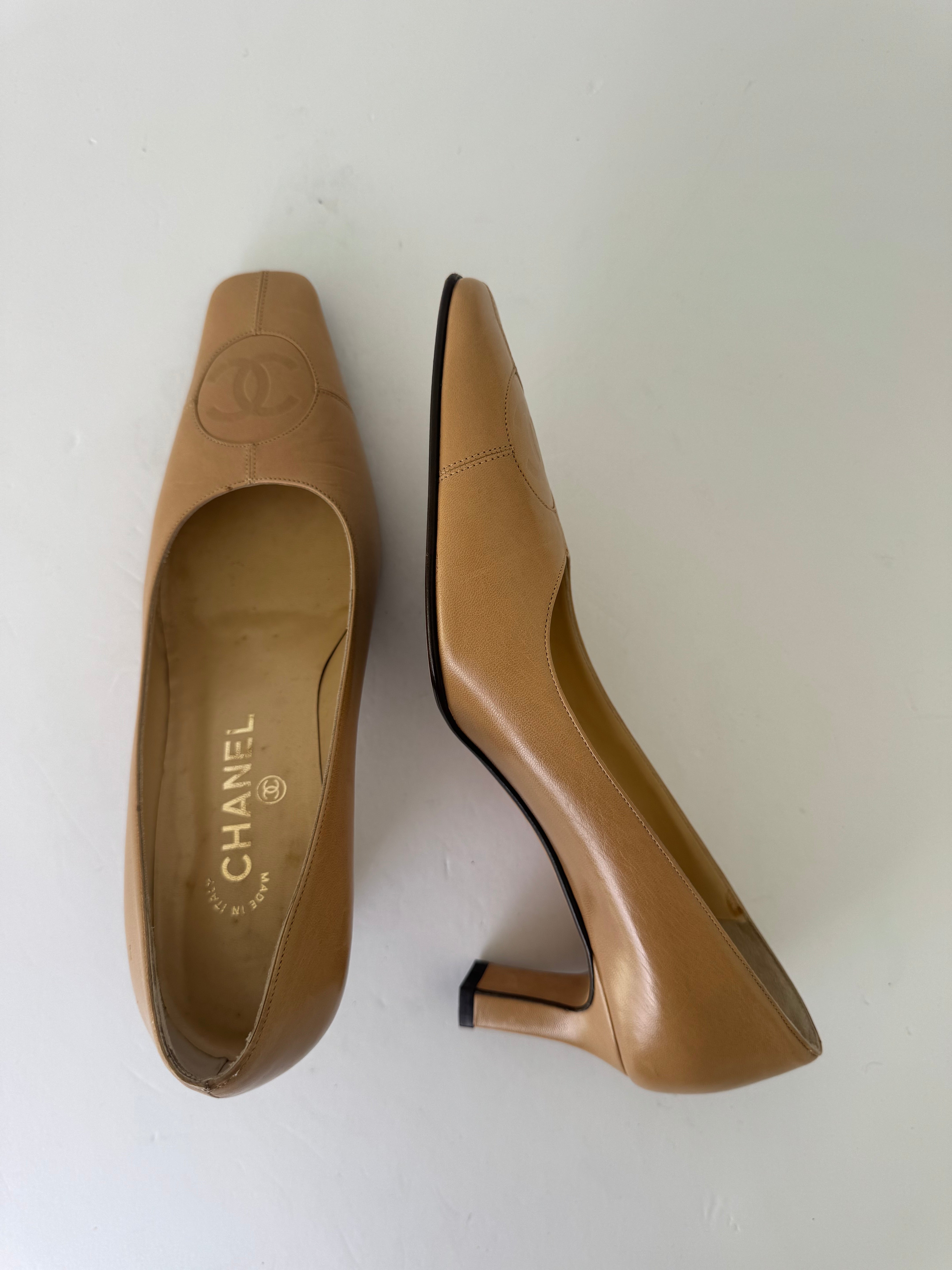Chanel Vintage CC Pumps 37.5