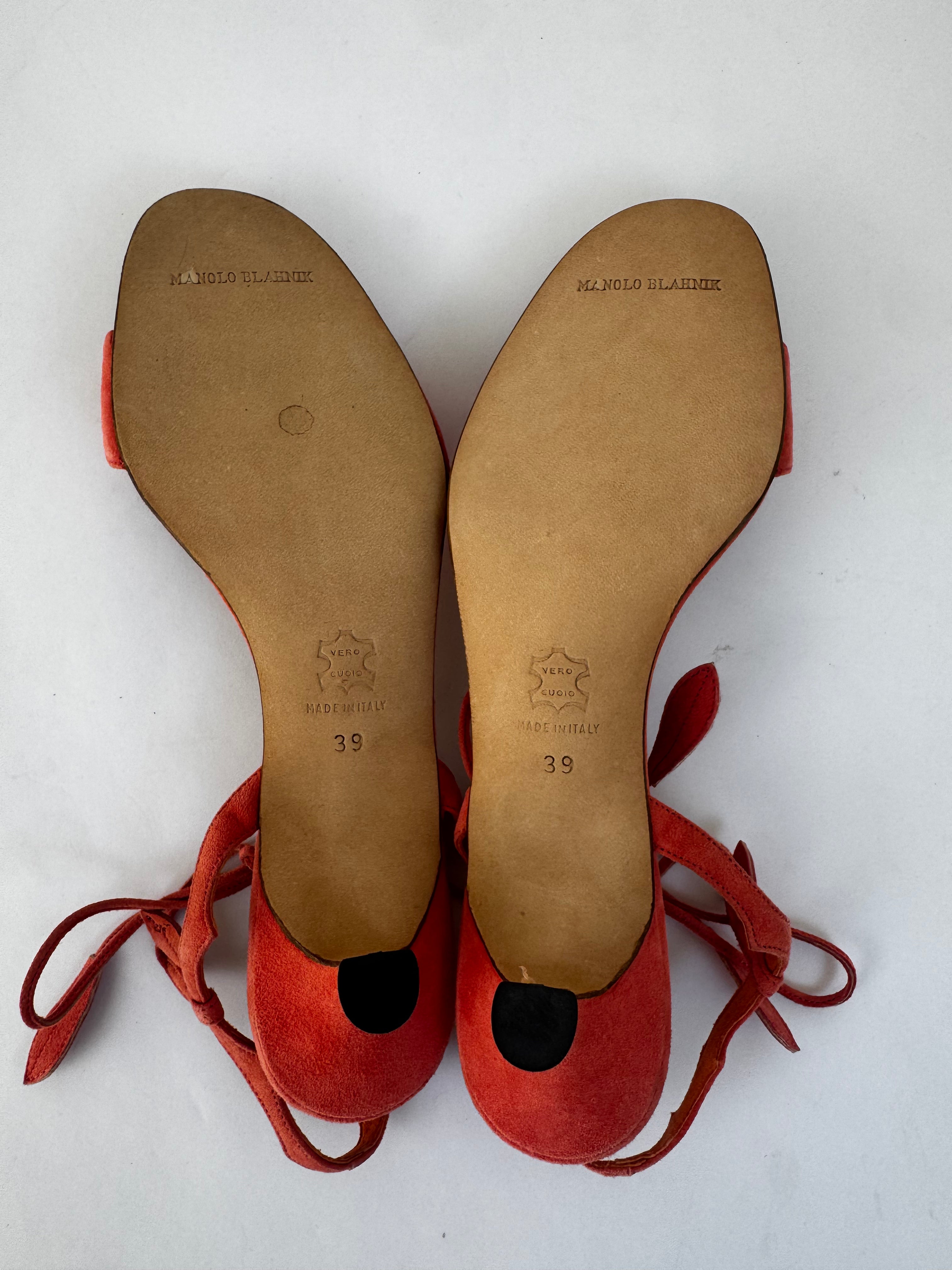 Manolo Blahnik Coral Lace-Up Sandals - 39