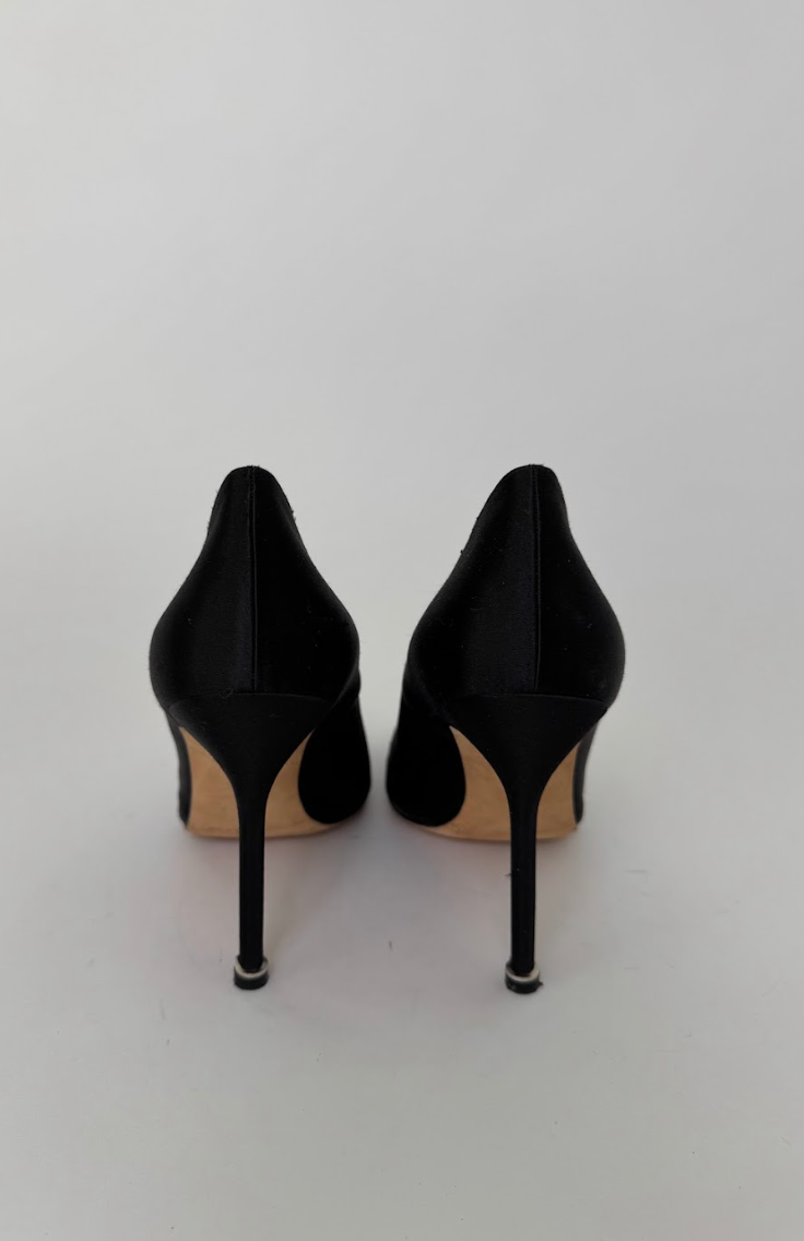 Manolo Blahnik Hangisi Black Satin Pumps 39