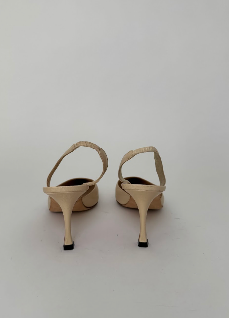 Manolo Blahnik Beige Slingbacks 41