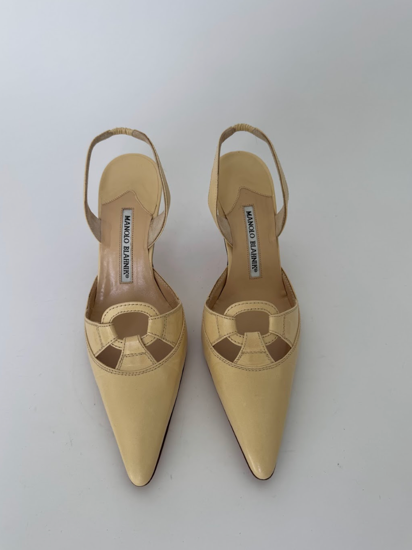 Manolo Blahnik Cream Slingbacks 39 New