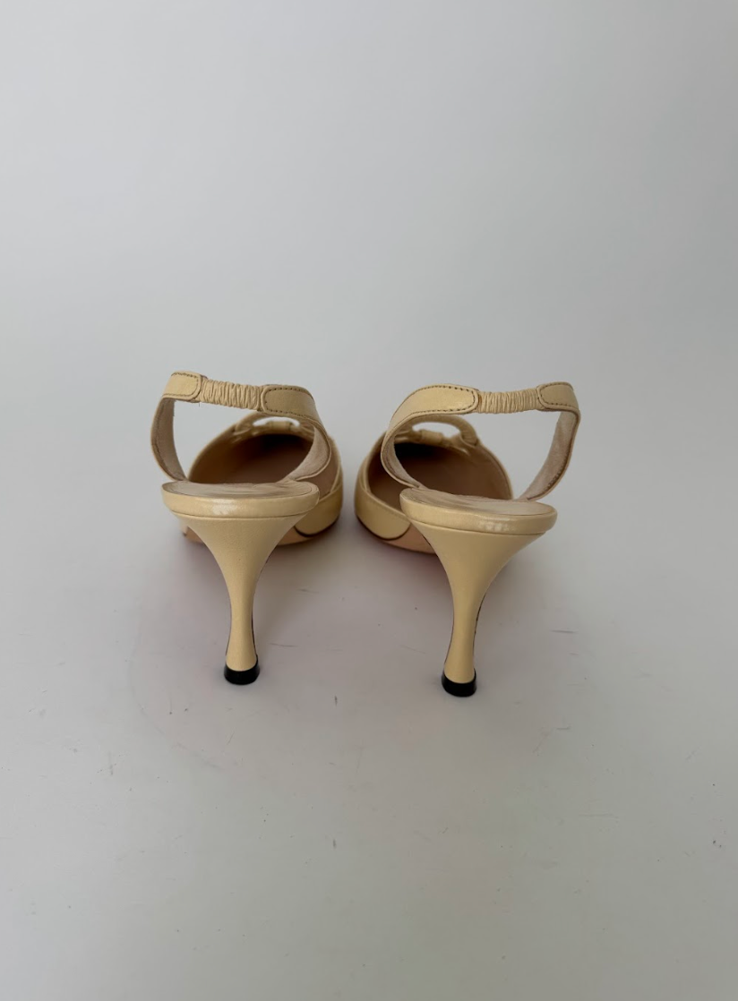 Manolo Blahnik Cream Slingbacks 39 New