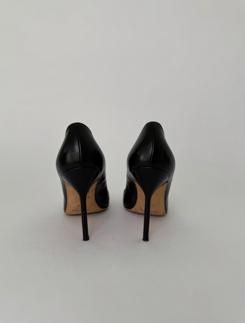 Manolo Blahnik Black Leather Pumps 37.5